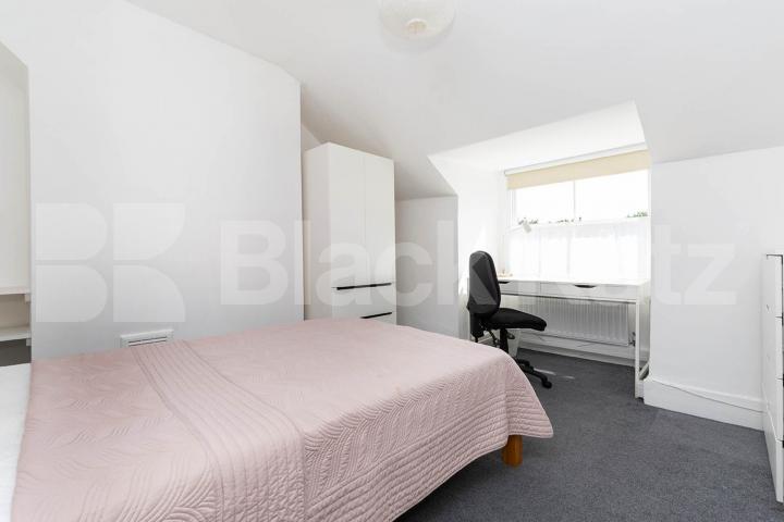 whole house with 2 receptions and 6 large bedrooms  Burgoyne Road, Harringay - Hornsey 